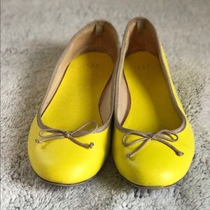 Gap bright yellow flats